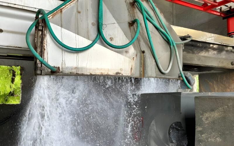 Advanced Stone Block Cutting with Precision Gang Saw Technology
