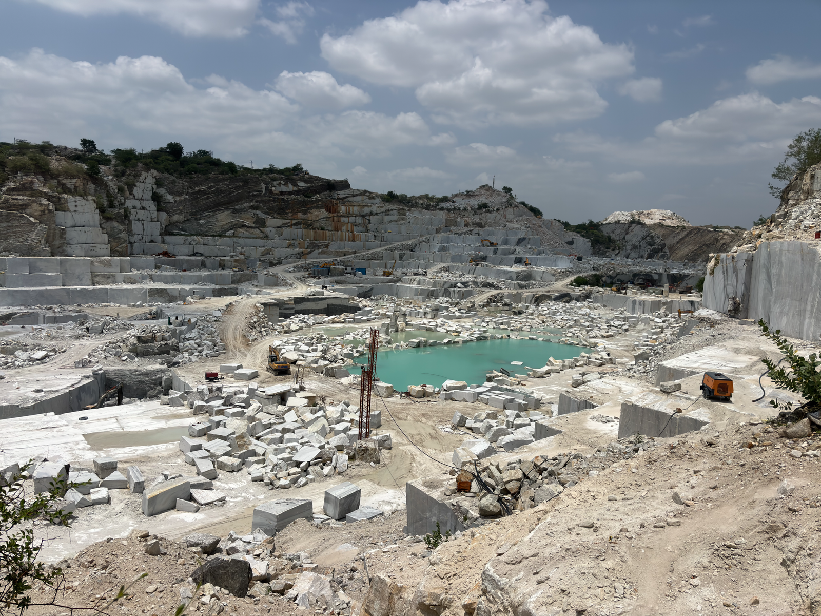 Premium White Marble Quarry –
